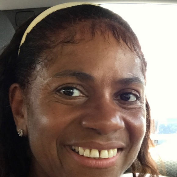 Meet your Posher, Cynthia - Picture 1 of 1